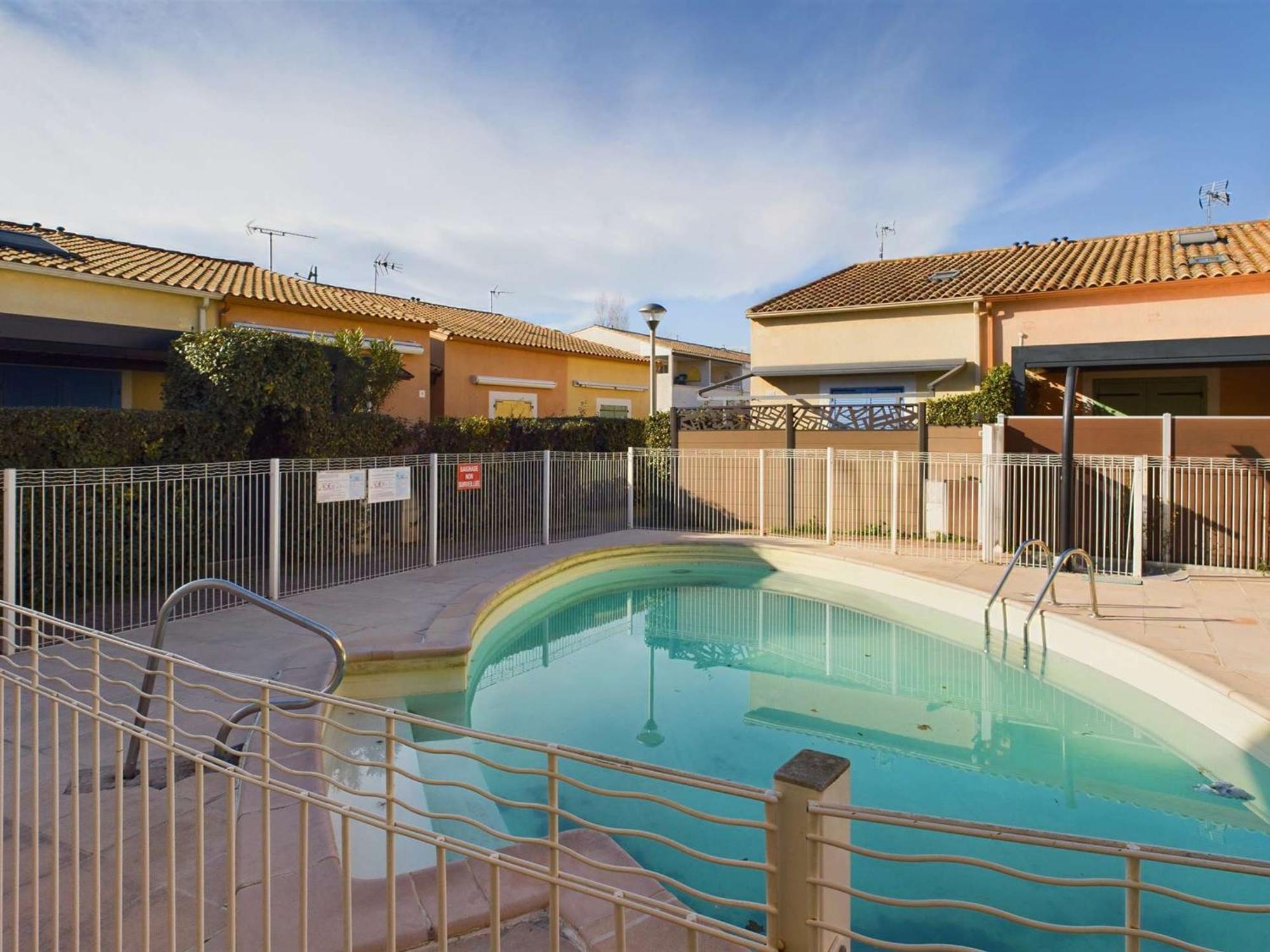 Apartment 2 Pieces Rdc Avec Terrasse Et Parking Dans Securisee Avec Piscine - Fr-1-326-846 *